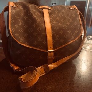 Louis Vuitton Saumur 35 Crossbody